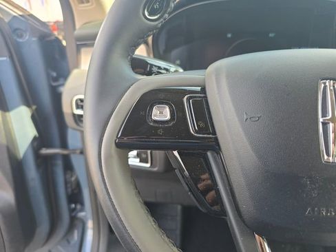 Used 2023 Lincoln Corsair AWD image 25