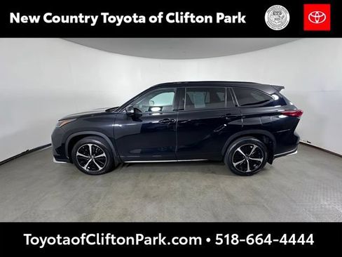 Used 2021 Toyota Highlander XSE AWD/4WD image 6