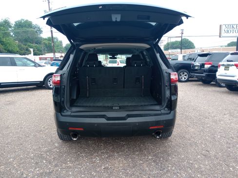Used 2019 Chevrolet Traverse LT w/ LPO, Floor Liner Package FWD image 13