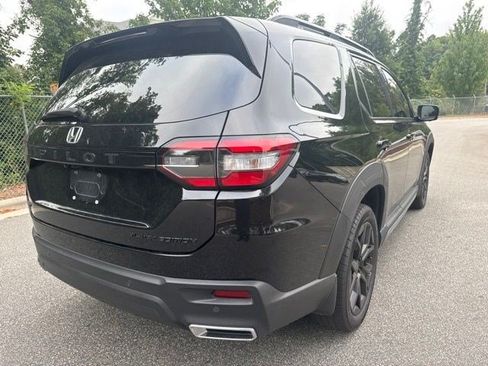 Used 2025 Honda Pilot Black Edition image 5