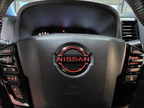 Used 2022 Nissan Frontier PRO-4X w/ Technology Package AWD/4WD image 27