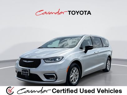 Used 2024 Chrysler Pacifica Touring-L