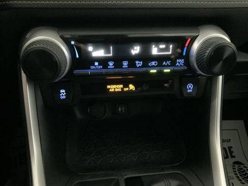 Used 2019 Toyota RAV4 LE w/ All Weather Liner Package AWD/4WD image 27