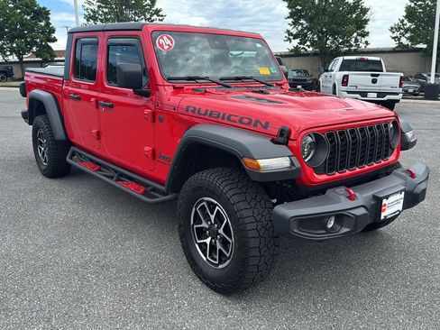 Used 2024 Jeep Gladiator Rubicon w/ Convenience Group AWD/4WD image 3