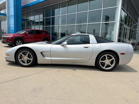 Used 1999 Chevrolet Corvette Coupe w/ Memory Pkg RWD image 10