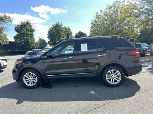 Used 2012 Ford Explorer XLT image 2