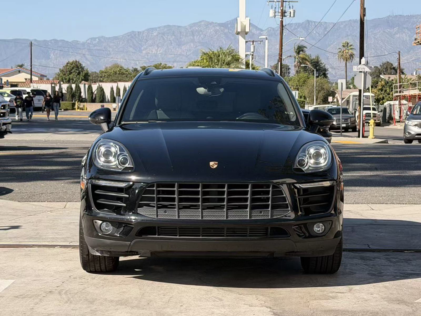 Used 2018 Porsche Macan AWD/4WD image 3