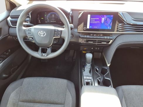 Used 2025 Toyota Camry LE image 7
