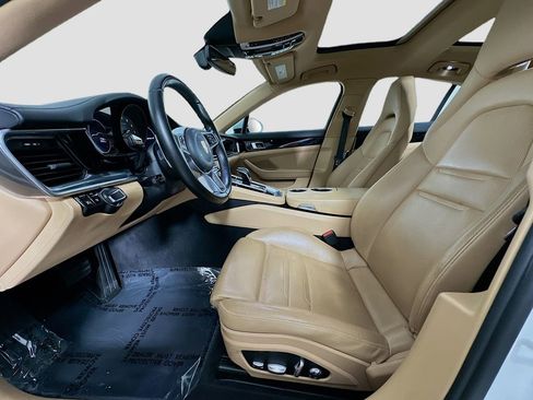 Used 2018 Porsche Panamera 4 image 5