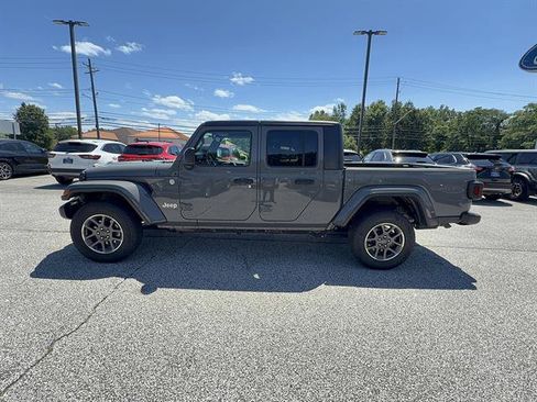 Used 2020 Jeep Gladiator Overland w/ Popular Equipment Package AWD/4WD image 2