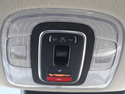 Used 2025 Hyundai Elantra SEL image 34