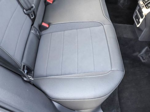 Used 2024 Volkswagen Taos SE image 34