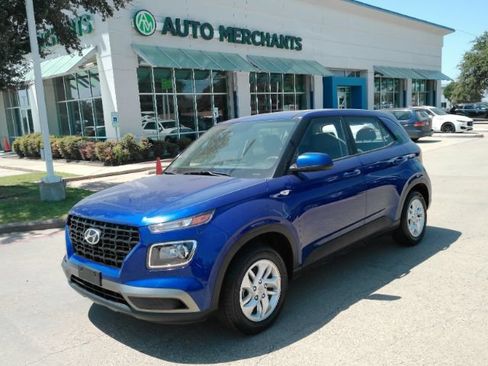 Used 2023 Hyundai Venue SE FWD image 1