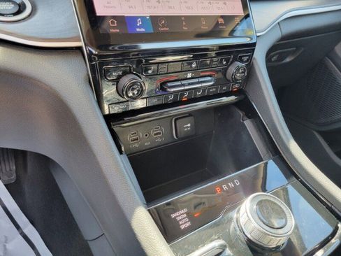 Used 2023 Jeep Grand Cherokee Limited image 19