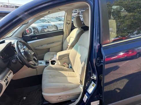 Used 2011 Subaru Outback 2.5i Premium AWD/4WD image 10