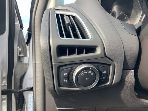 Used 2015 Ford Focus Titanium image 27