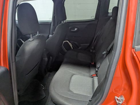 Used 2015 Jeep Renegade Latitude w/ Cold Weather Group II AWD/4WD image 24