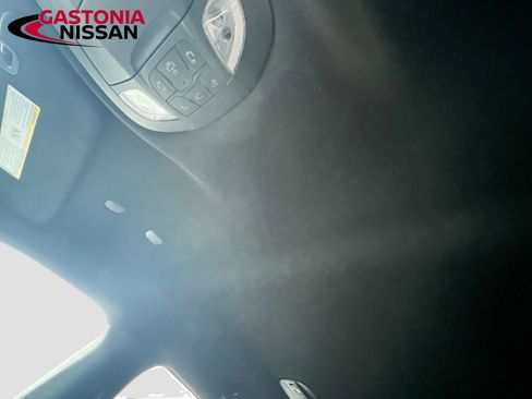 Used 2024 Chrysler Pacifica Touring image 29