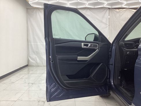 Used 2021 Ford Explorer XLT image 18