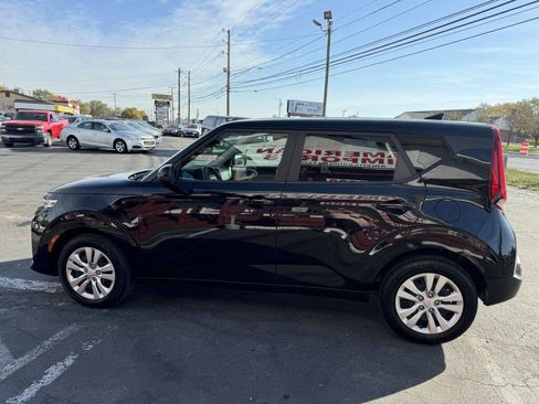 Used 2021 Kia Soul LX image 3