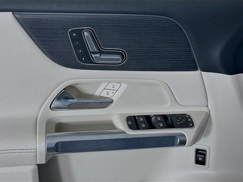 Used 2026 Mercedes-Benz GLB 250 image 18
