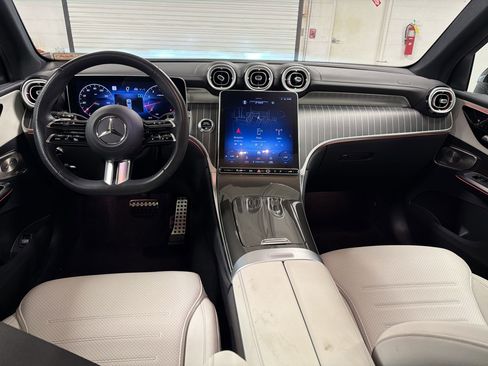 Used 2023 Mercedes-Benz GLC 300 4MATIC image 16