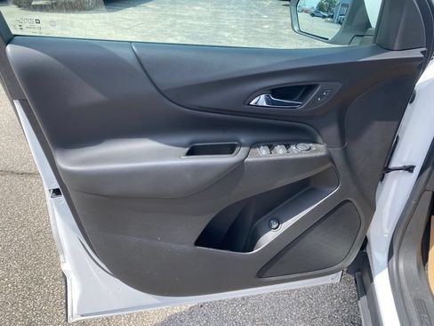 Used 2024 Chevrolet Equinox LT FWD image 9