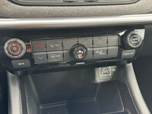 Used 2022 Jeep Compass Latitude AWD/4WD image 10