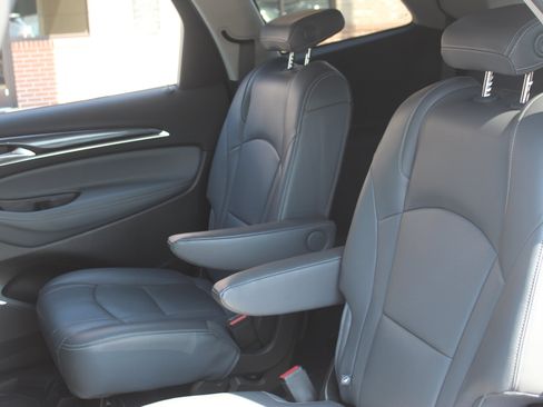 Used 2018 Buick Enclave Essence FWD image 27