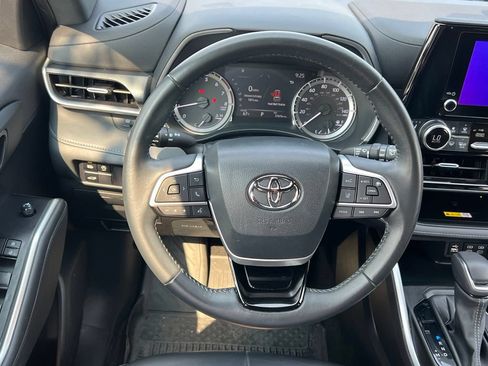 Used 2023 Toyota Highlander XSE AWD/4WD image 24