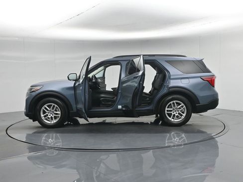 Used 2025 Ford Explorer Active w/ Active Comfort Package RWD image 38