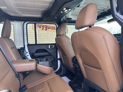 Used 2020 Jeep Wrangler Unlimited Sahara image 28