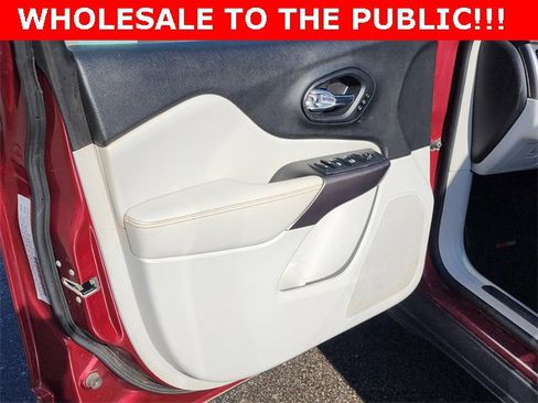 Used 2019 Jeep Cherokee Limited w/ Luxury Group image 10