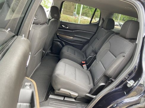 Used 2022 GMC Acadia SLE w/ Elevation Edition FWD image 16