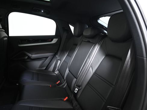 Used 2026 Porsche Cayenne Coupe AWD/4WD image 37