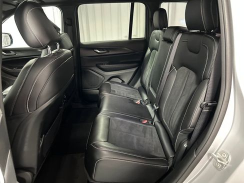 Used 2024 Jeep Grand Cherokee Altitude image 24