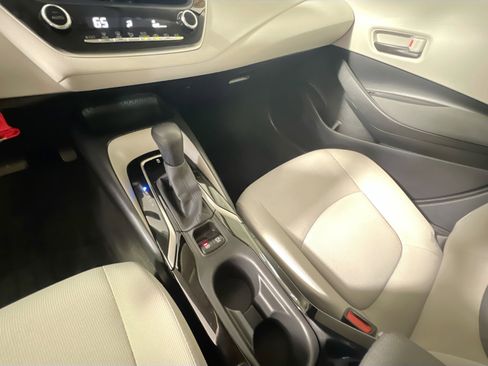 Used 2022 Toyota Corolla LE image 25