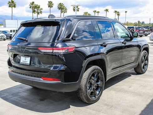 New 2026 Jeep Grand Cherokee Limited w/ Limited Altitude Package AWD/4WD image 9
