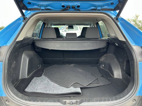 Used 2021 Toyota RAV4 XLE w/ Convenience Package image 11