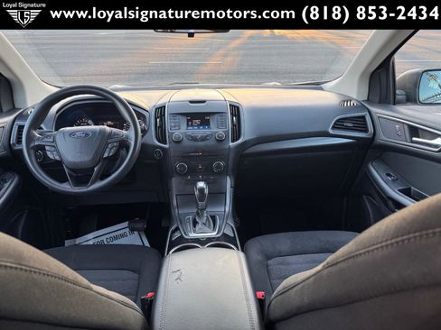 Used 2018 Ford Edge SE image 12