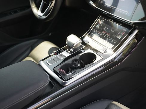 Used 2020 Audi Q8 Premium Plus w/ Premium Plus Package AWD/4WD image 16