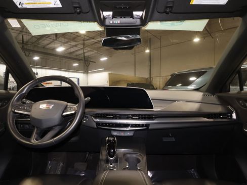 Certified 2025 Cadillac XT4 Premium Luxury image 29