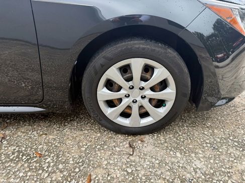 Used 2021 Toyota Corolla LE image 23