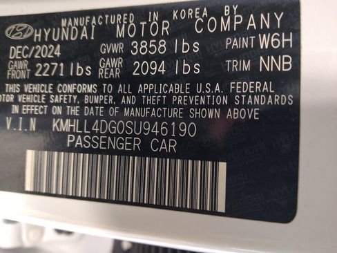 Used 2025 Hyundai Elantra SE FWD image 33