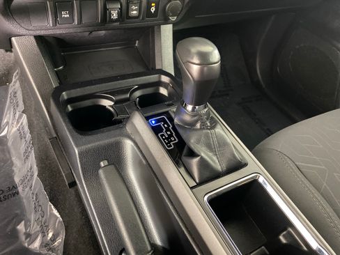 Used 2019 Toyota Tacoma TRD Off-Road AWD/4WD image 29