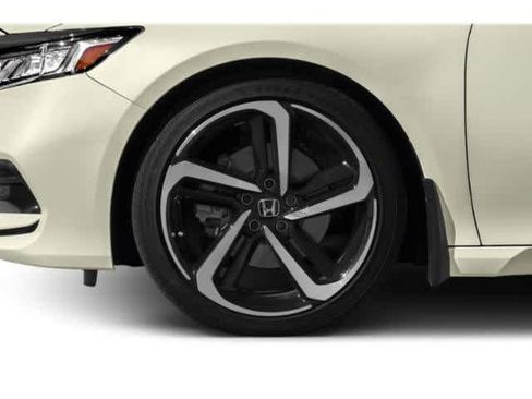 Used 2018 Honda Accord Sport image 11