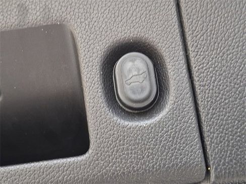 Used 2018 Chevrolet Tahoe LT image 36