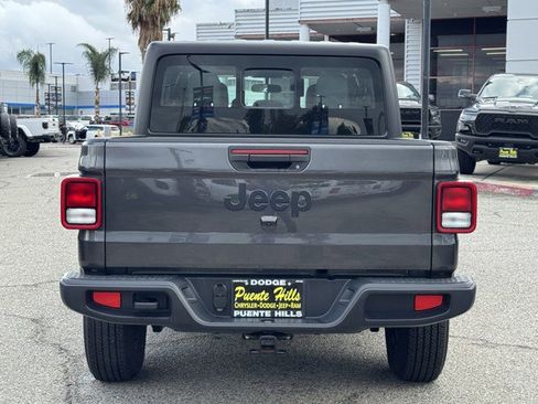 Certified 2024 Jeep Gladiator Sport image 5