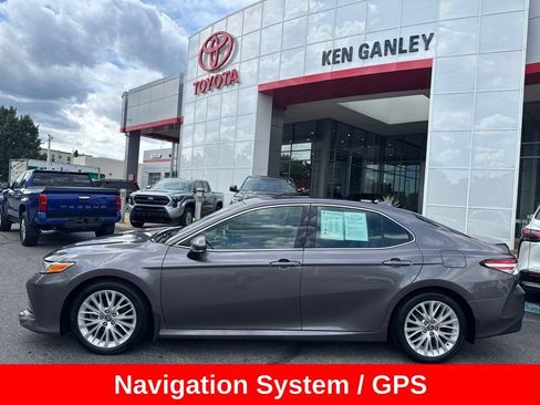 Used 2019 Toyota Camry XLE w/ Navigation Package FWD image 3