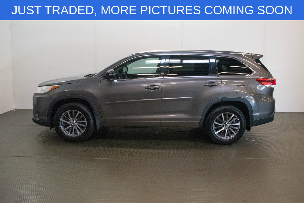 Used 2017 Toyota Highlander XLE AWD/4WD image 7